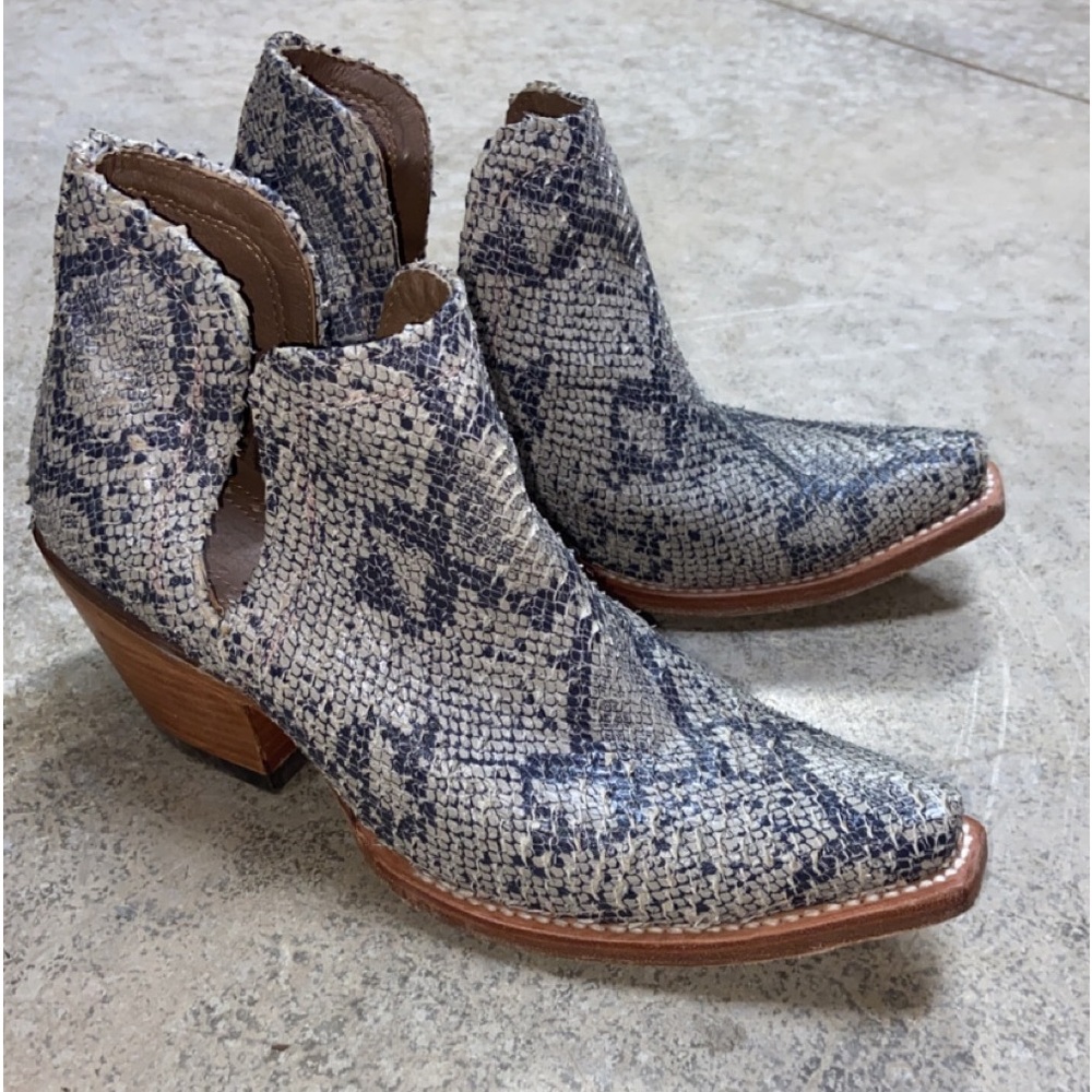 Ariat Women’s Snake Print Point Toe Dixon Boots